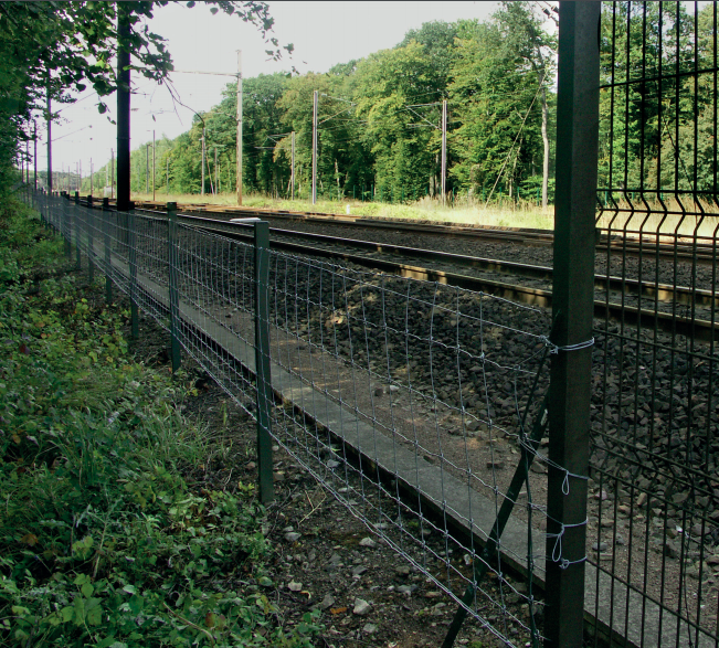 Anciennes et nouvelles clôtures, plus ou moins « fragmentantes », se côtoient dans le PNR.