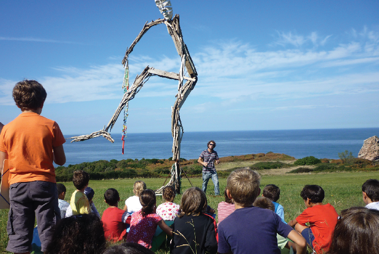 Les géants de la corniche - Blaise Guirao, artiste en résidence 2012. Les géants de la corniche - Blaise Guirao, artiste en résidence 2012.