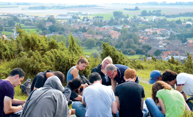 Sur un coteau calcaire de Wavrans sur l’Aa (réserve naturelle régionale), cours de botanique de Benoît Toussaint, du Conservatoire botanique national de Bailleul. Sur un coteau calcaire de Wavrans sur l’Aa (réserve naturelle régionale), cours de botanique de Benoît Toussaint, du Conservatoire botanique national de Bailleul.
