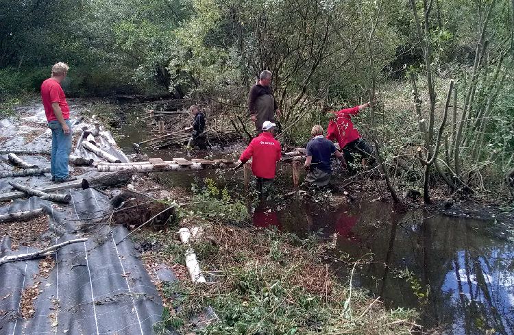 L'encadrant doit disposer des connaissances techniques pour pouvoir réaliser les travaux. © Département de l'Isère