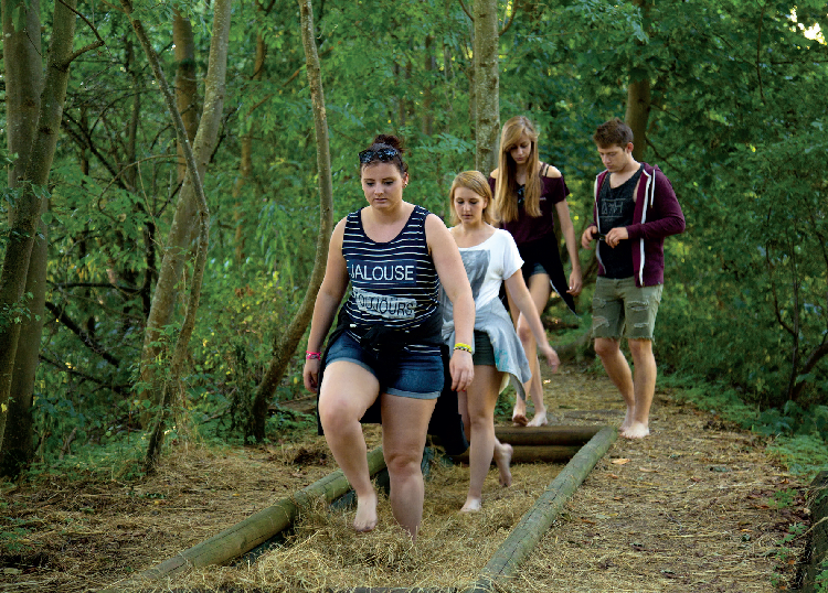 À chaque étape du sentier « SensoRied » (1,5 km), l’expérience sensorielle est au service de la compréhension des milieux naturels du Ried alsacien et de leur histoire. © Riedmann