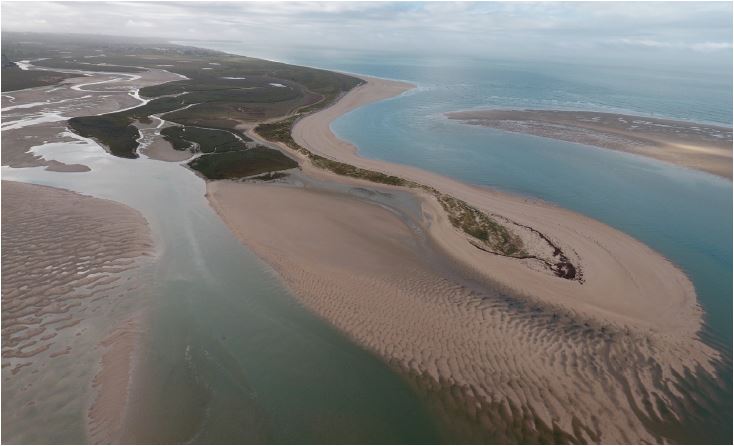 Le drone permet un suivi régulier du trait de côte (ici, dans la Manche). © Smel Le drone permet un suivi régulier du trait de côte (ici, dans la Manche). © Smel