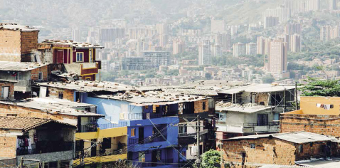 Une vue de Medellín (Colombie), où s'est tenue la sixième plénière de l'IPBES en mars 2018. © Milo Miloezger Une vue de Medellín (Colombie), où s'est tenue la sixième plénière de l'IPBES en mars 2018. © Milo Miloezger