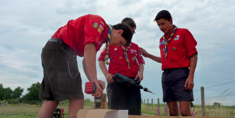 Plus de 600 scouts de France sont venus prêter main-forte à un chantier titanesque de rénovation dans la réserve naturelle vendéenne. Plus de 600 scouts de France sont venus prêter main-forte à un chantier titanesque de rénovation dans la réserve naturelle vendéenne.