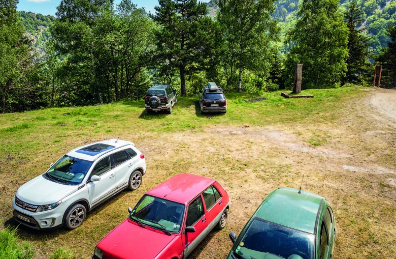 Aire de stationnement de l'Esquena d'Ase avant son aménagement. Les véhicules des particuliers s'arrêtent ici. © Alain Ortiz Aire de stationnement de l'Esquena d'Ase avant son aménagement. Les véhicules des particuliers s'arrêtent ici. © Alain Ortiz