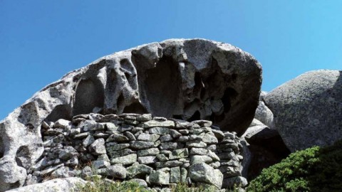 Abri en pierre sèche construit par des bergers