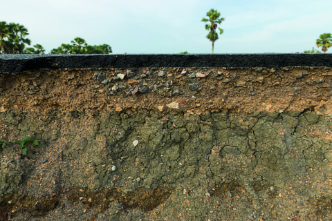 L'artificialisation, une des causes principales de la dégradation des sols.     © Adobe Stock